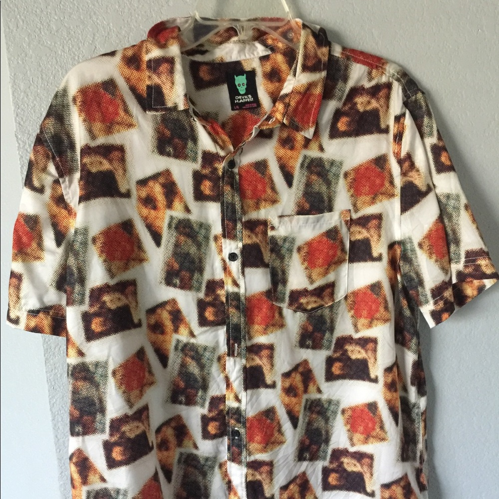 Graphic button up